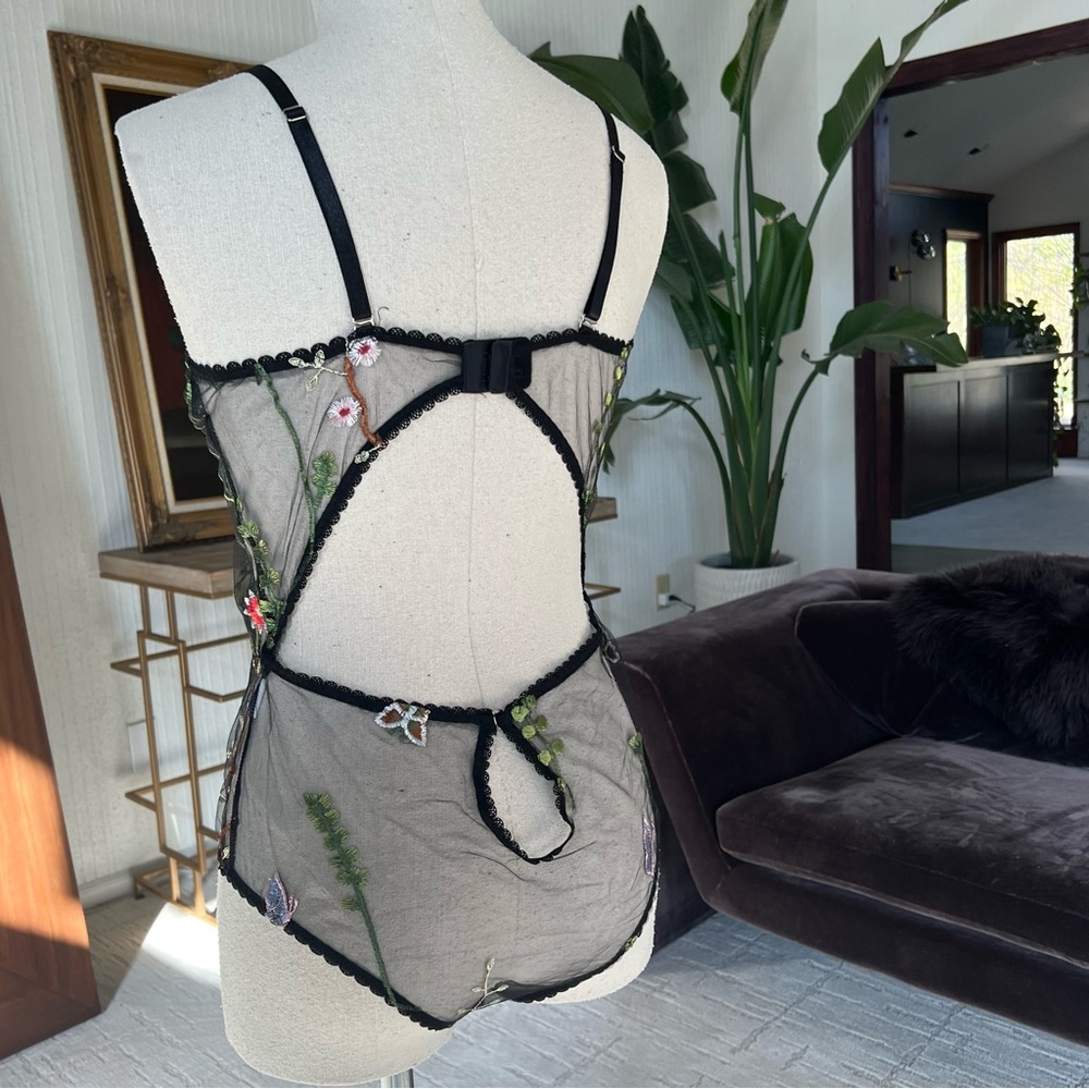 Sexy Bodysuit Embroidered Flower Mesh Size Large - Picture 6 of 7